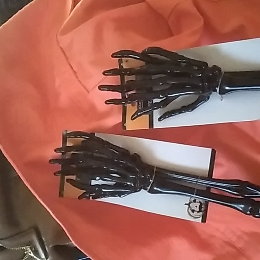 SKELTON TONGS NEW BLACK